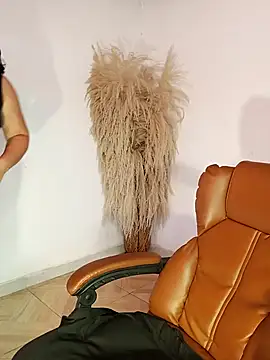 Aiunii1 online show from 11-12-25, 01:44