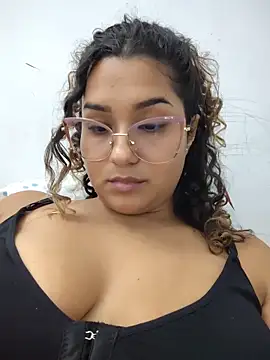 Snapshot of BrendaGirs chatting on 05-12-26, 02:41 BrendaGirs online show from 05-12-26, 02:41