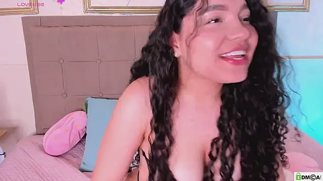 amandalee01 online show from 06-04-26, 08:37