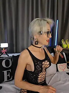 Snapshot of Milforja chatting on 06-19-26, 05:39 Milforja online show from 06-19-26, 05:39