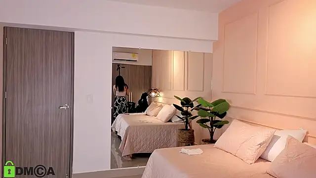 SHARONN     online show from 09-15-25, 04:12