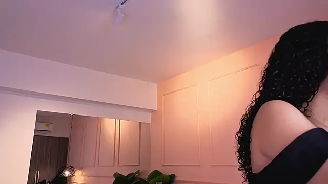SHARONN     online show from 06-01-26, 04:03