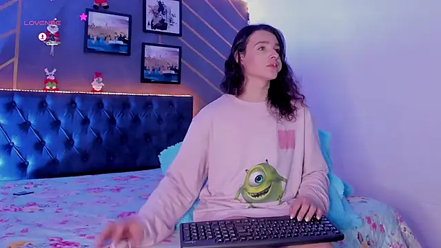 Snapshot of elafranco_ chatting on 12-15-24, 01:57 elafranco online show from 12-15-24, 01:57