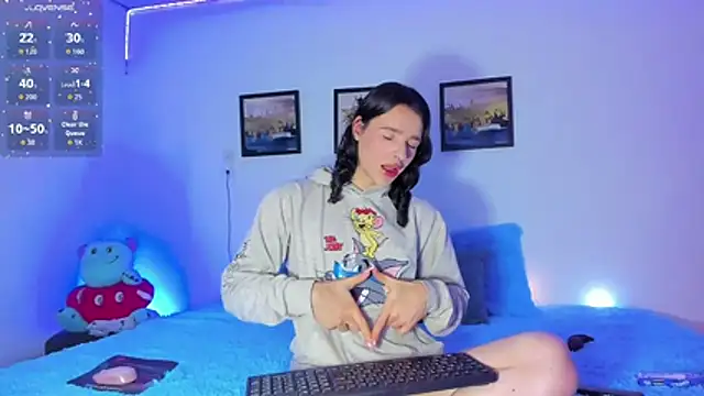 Snapshot of elafranco_ chatting on 12-18-25, 01:00 elafranco online show from 12-18-25, 01:00