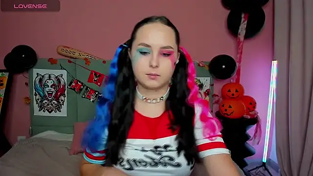 BeatriceReeves online show from 10-30-25, 01:07