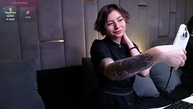 Ishtar Divine online show from 11-26-25, 10:38