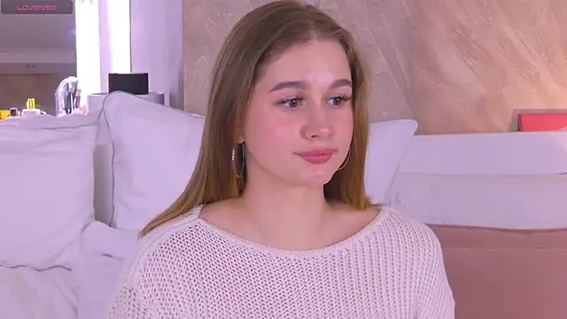 EllieHayes online show from 03-01-25, 01:43