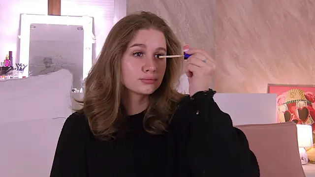 EllieHayes online show from 10-05-25, 04:38