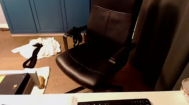 CuteMan33 online show from 03-19-25, 01:10