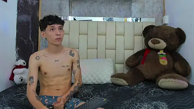 Bi Latin Boys1 online show from 12-21-24, 11:33