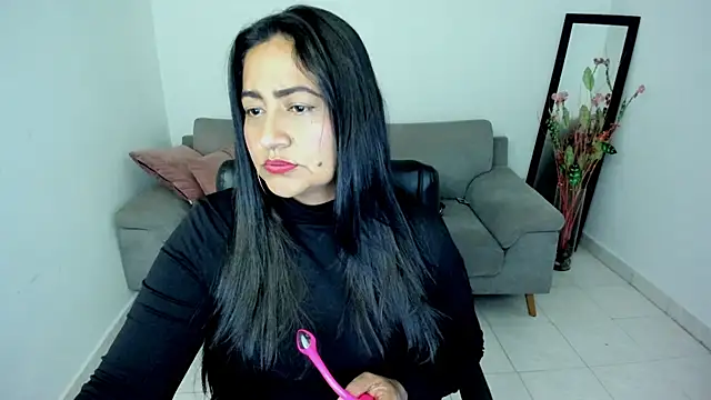 Snapshot of Adele_Sweett chatting on 03-27-26, 10:48 Adele Sweett online show from 03-27-26, 10:48