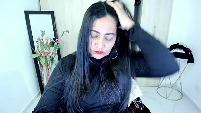 Snapshot of Adele_Sweett chatting on 05-12-26, 10:45 Adele Sweett online show from 05-12-26, 10:45