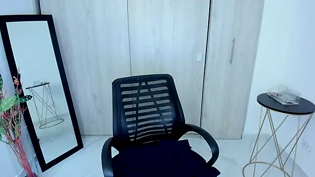 Snapshot of Adele_Sweett chatting on 05-23-26, 10:52 Adele Sweett online show from 05-23-26, 10:52