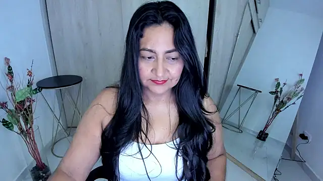 Snapshot of Adele_Sweett chatting on 05-28-26, 10:34 Adele Sweett online show from 05-28-26, 10:34