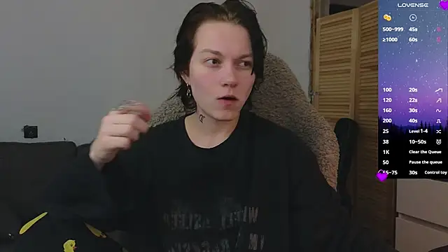 esajukyy online show from 04-12-26, 01:27