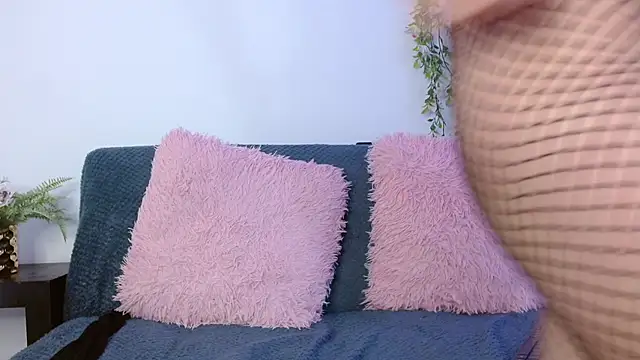 Snapshot of Kendal_Mosk chatting on 09-19-25, 08:20 Kendal Mosk online show from 09-19-25, 08:20