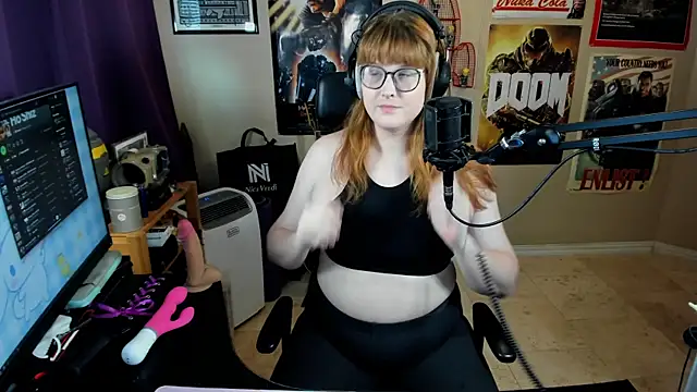 Snapshot of HannahCastle96 chatting on 08-06-26, 05:26 HannahCastle96 online show from 08-06-26, 05:26