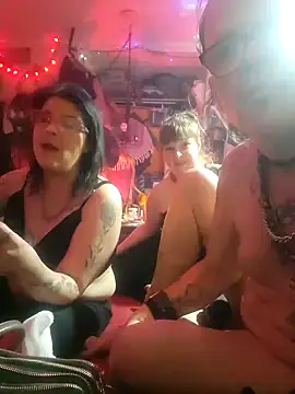 Snapshot of Neveah6 chatting on 12-21-24, 09:23 Neveah6 online show from 12-21-24, 09:23