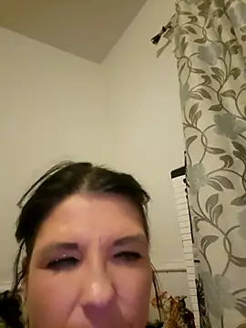 Snapshot of Neveah6 chatting on 12-25-24, 07:03 Neveah6 online show from 12-25-24, 07:03