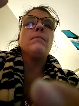 Snapshot of Neveah6 chatting on 12-26-24, 11:21 Neveah6 online show from 12-26-24, 11:21