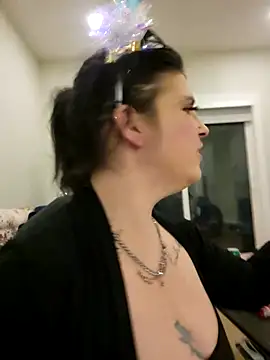 Snapshot of Neveah6 chatting on 01-01-25, 09:28 Neveah6 online show from 01-01-25, 09:28