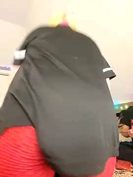 Snapshot of Neveah6 chatting on 01-04-25, 01:21 Neveah6 online show from 01-04-25, 01:21