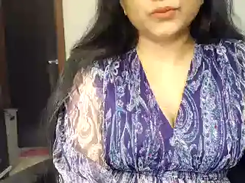 Snapshot of Hritvika chatting on 03-03-25, 02:15 Hritvika online show from 03-03-25, 02:15