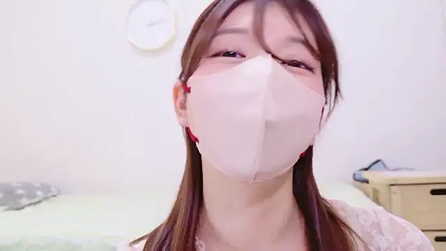 Snapshot of Runarunapi chatting on 11-14-25, 12:48 Runarunapi online show from 11-14-25, 12:48