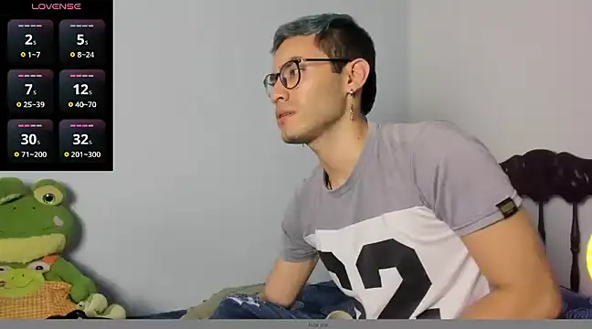 Snapshot of alexdesire chatting on 12-21-24, 01:36 alexdesire online show from 12-21-24, 01:36