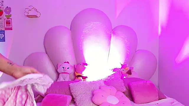 Snapshot of zoewillian chatting on 09-19-25, 09:37 zoewillian online show from 09-19-25, 09:37