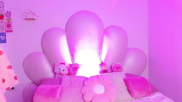 Snapshot of zoewillian chatting on 09-21-25, 06:26 zoewillian online show from 09-21-25, 06:26