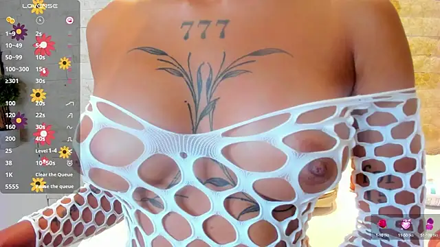 Snapshot of mia_roldan_ chatting on 02-27-25, 10:53 mia roldan online show from 02-27-25, 10:53