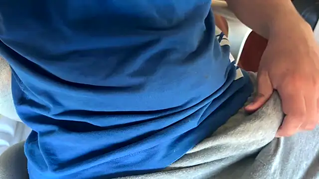 Axeeeeeeeeeeeel online show from 04-12-26, 12:21