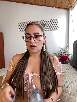 Snapshot of Gabriela-Parker_ chatting on 02-13-25, 03:24 Gabriela-Parker  online show from 02-13-25, 03:24