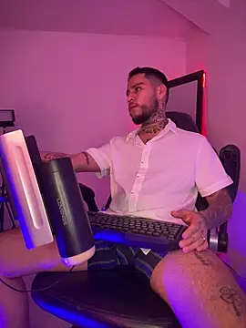 Snapshot of Junihn0 chatting on 12-16-25, 08:19 Junihn0 online show from 12-16-25, 08:19