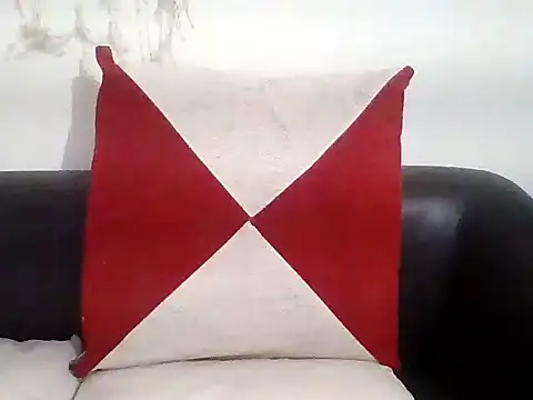 Snapshot of Tiny_busty chatting on 09-15-25, 10:15 Tiny busty online show from 09-15-25, 10:15