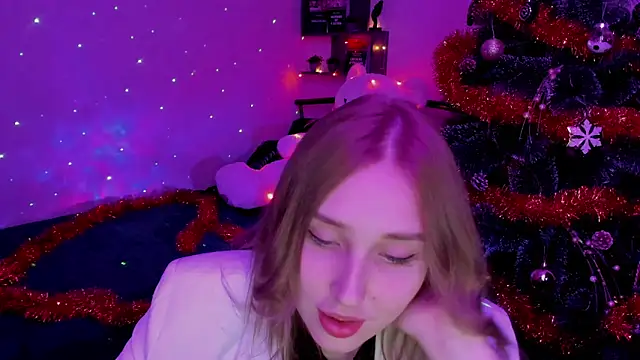 Snapshot of LinaTruly chatting on 12-28-24, 11:05 LinaTruly online show from 12-28-24, 11:05