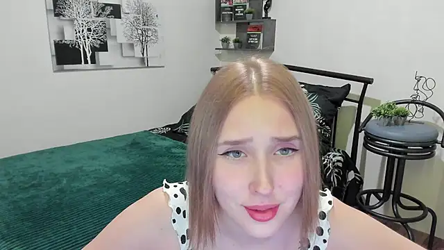 Snapshot of LinaTruly chatting on 01-16-25, 08:25 LinaTruly online show from 01-16-25, 08:25