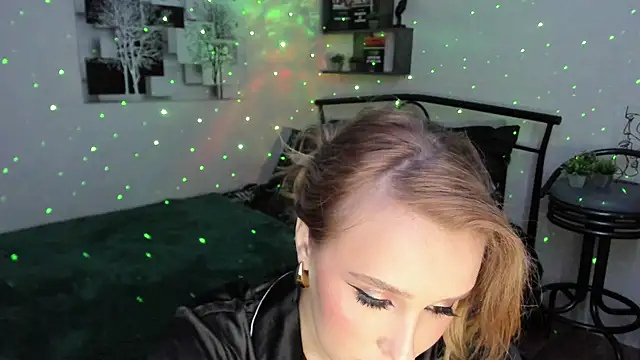 Snapshot of LinaTruly chatting on 01-22-25, 09:32 LinaTruly online show from 01-22-25, 09:32