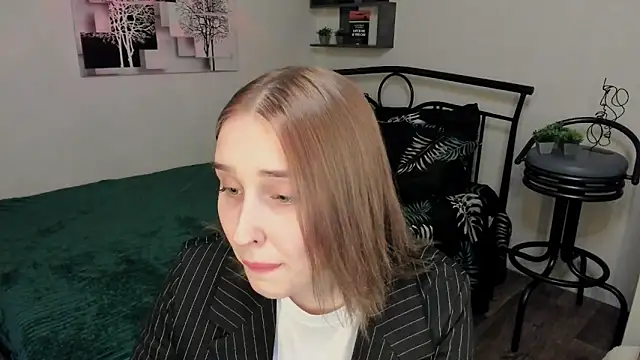 Snapshot of LinaTruly chatting on 03-05-25, 08:32 LinaTruly online show from 03-05-25, 08:32