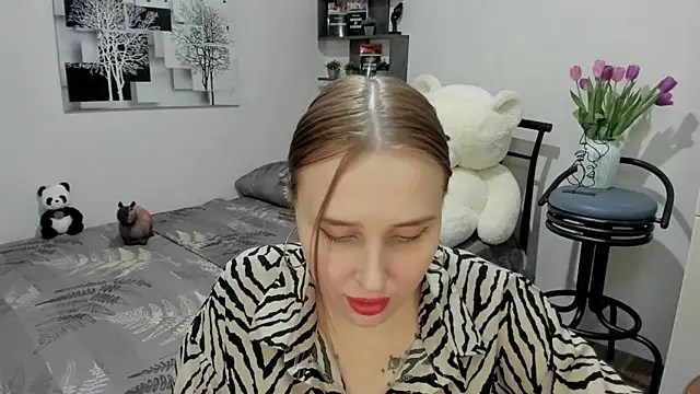 Snapshot of LinaTruly chatting on 03-08-25, 09:18 LinaTruly online show from 03-08-25, 09:18