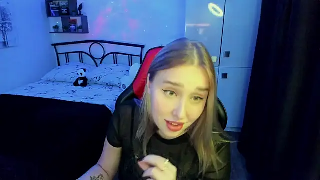 Snapshot of LinaTruly chatting on 10-16-25, 09:38 LinaTruly online show from 10-16-25, 09:38