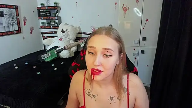 Snapshot of LinaTruly chatting on 10-23-25, 09:35 LinaTruly online show from 10-23-25, 09:35