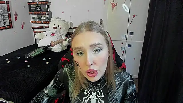 Snapshot of LinaTruly chatting on 10-29-25, 09:38 LinaTruly online show from 10-29-25, 09:38