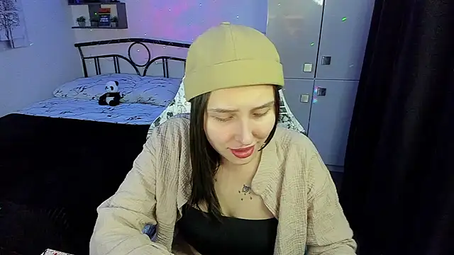 Snapshot of LinaTruly chatting on 11-14-25, 09:57 LinaTruly online show from 11-14-25, 09:57