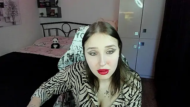 Snapshot of LinaTruly chatting on 11-21-25, 10:19 LinaTruly online show from 11-21-25, 10:19