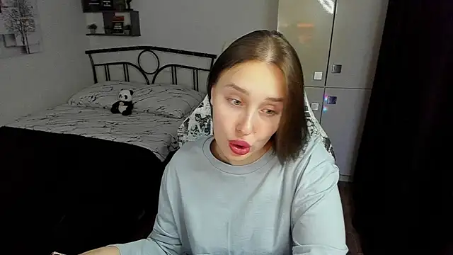 Snapshot of LinaTruly chatting on 11-26-25, 10:00 LinaTruly online show from 11-26-25, 10:00