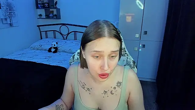 Snapshot of LinaTruly chatting on 12-01-25, 09:20 LinaTruly online show from 12-01-25, 09:20