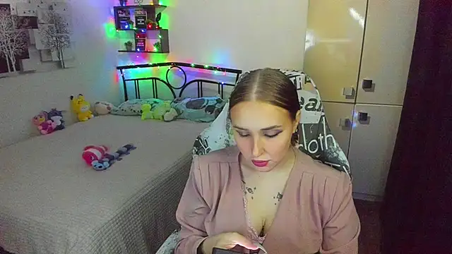 Snapshot of LinaTruly chatting on 05-15-26, 09:33 LinaTruly online show from 05-15-26, 09:33