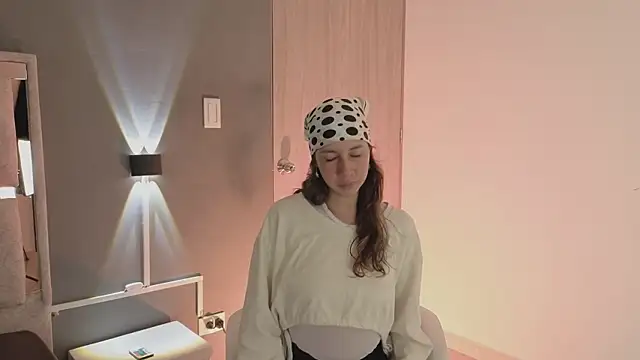 jolie lov online show from 11-04-25, 01:32